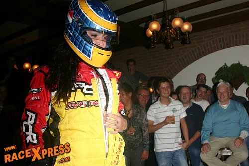 Feest Knopper en AVG Racing; teambaas Van Grunsven ziet 'sterretjes'
